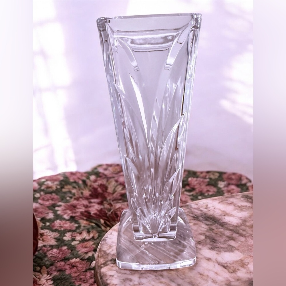 Shannon Elegant Crystal Vase - Picture 6 of 9